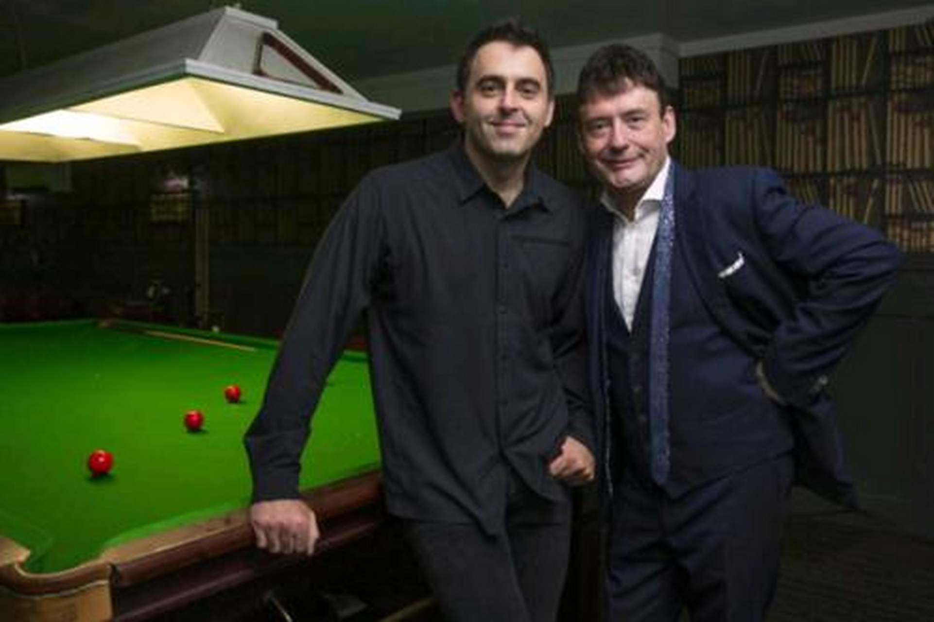 两队在中场 两队在中场